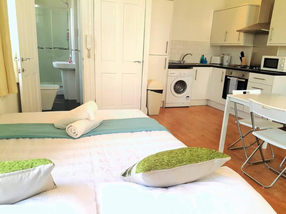 Excellent Studio Flat In Лондон Экстерьер фото